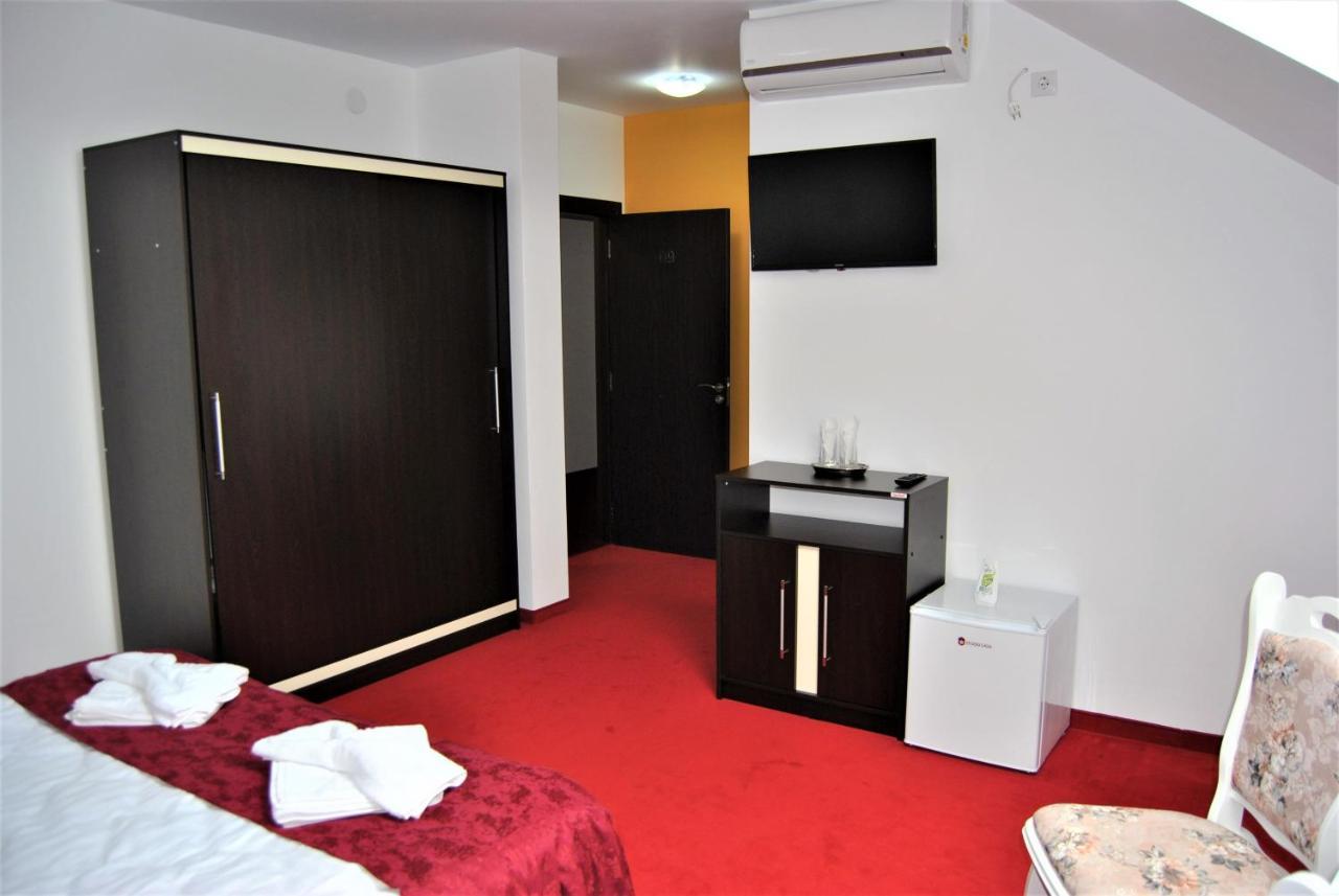 Hotel Ari Events à Caseiu Extérieur photo
